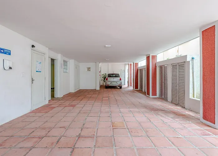 Apê Retrô com Wi-Fi e Vaga - 350 m da Praia da Enseada Guarujá